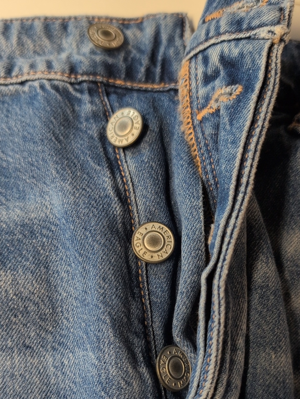 American Eagle The Tomgirl Distressed Ripped Button Fly Jeans size 16 NWT - Picture 8 of 8